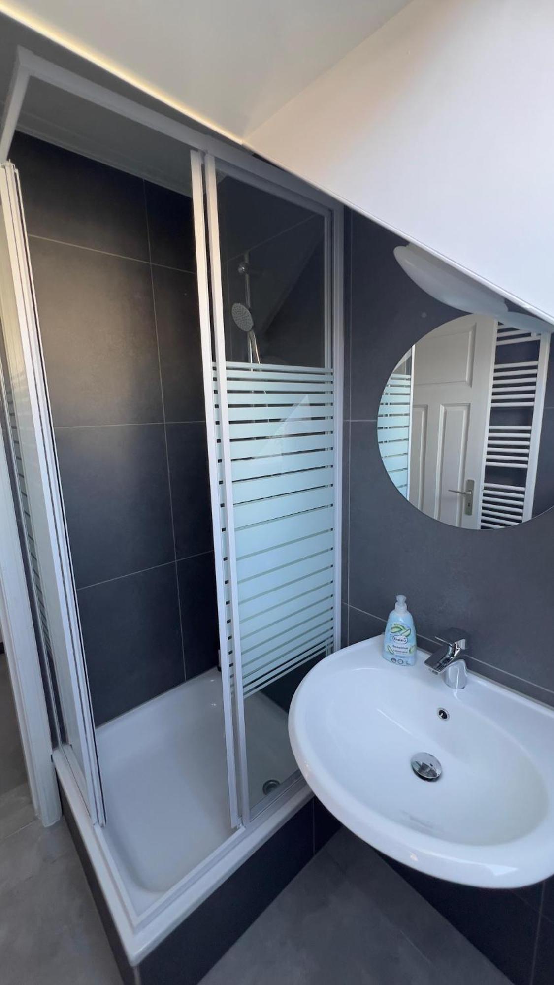 Neumünster Modernes Apartment Mit 2 Schlafzimmern Und Privatparkplatz Nahe Innenstadt מראה חיצוני תמונה