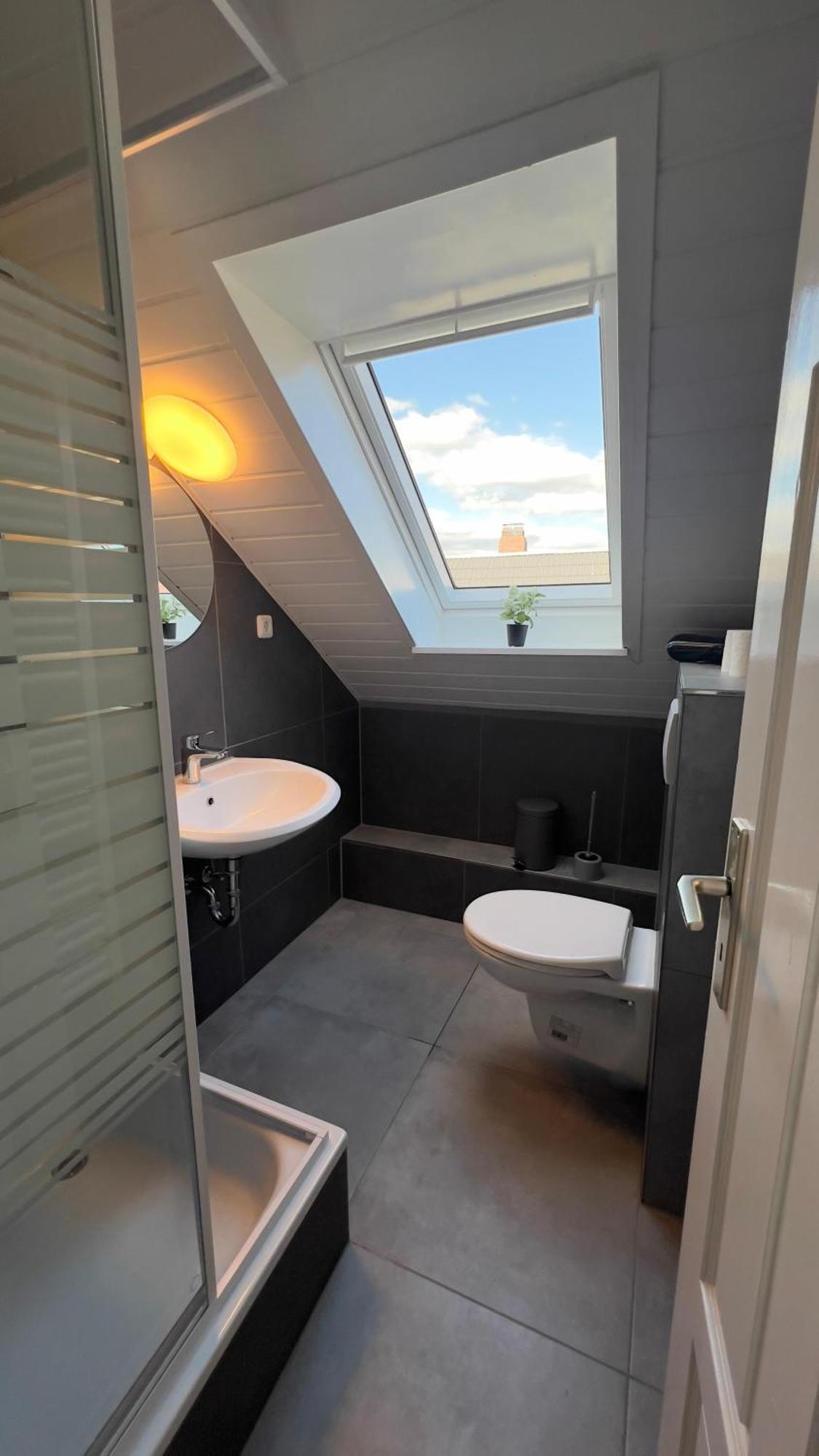 Neumünster Modernes Apartment Mit 2 Schlafzimmern Und Privatparkplatz Nahe Innenstadt מראה חיצוני תמונה