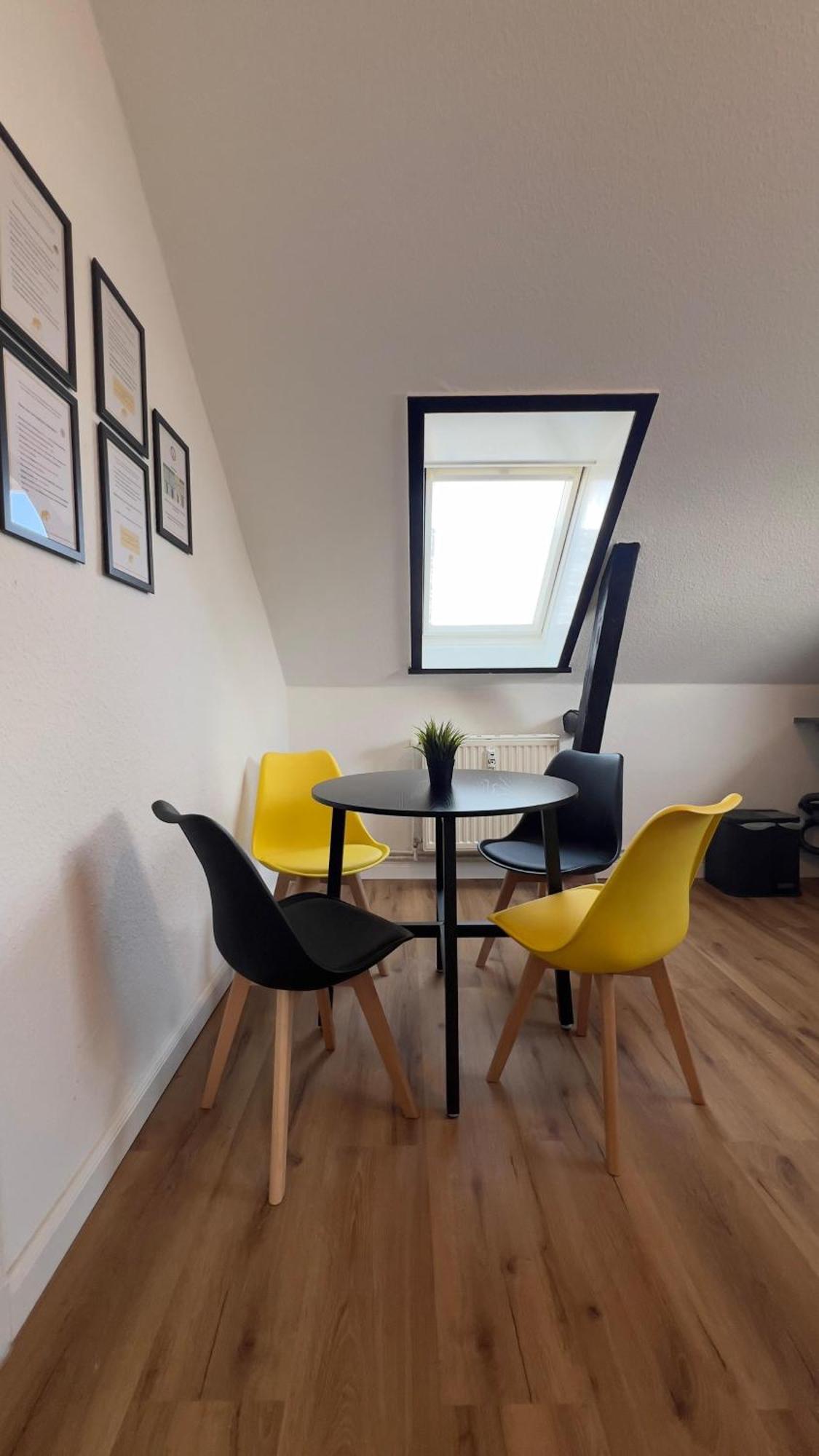 Neumünster Modernes Apartment Mit 2 Schlafzimmern Und Privatparkplatz Nahe Innenstadt מראה חיצוני תמונה